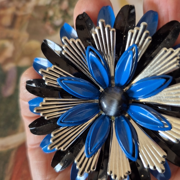 Blue and Black Floral Metal Brooch - Picture 6 of 8